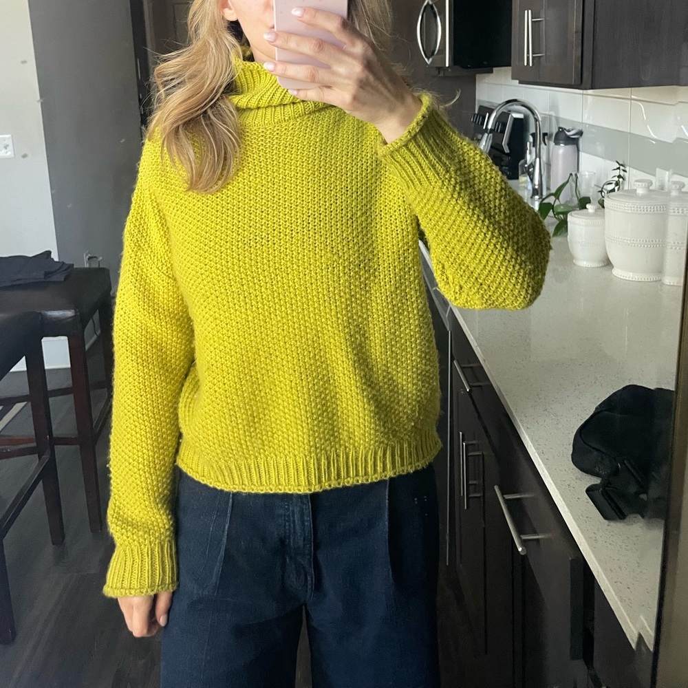 Blu Pepper lime sweater lightly worn